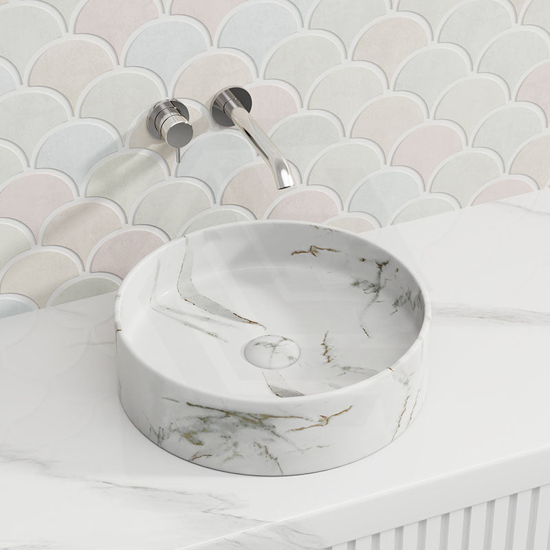 Kheub Feather Edge Round Calacatta Matte 400